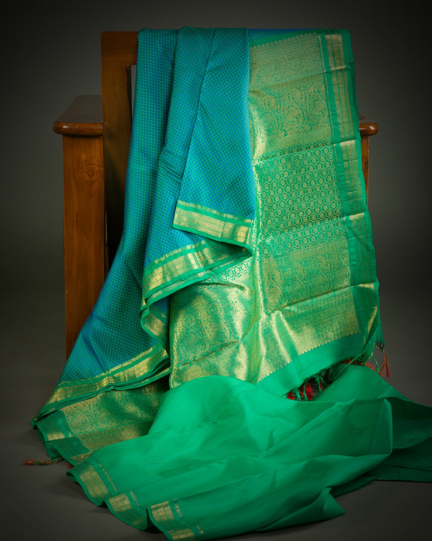 Vishitrang Green Kanjivaram Silk Sari NT-26-003