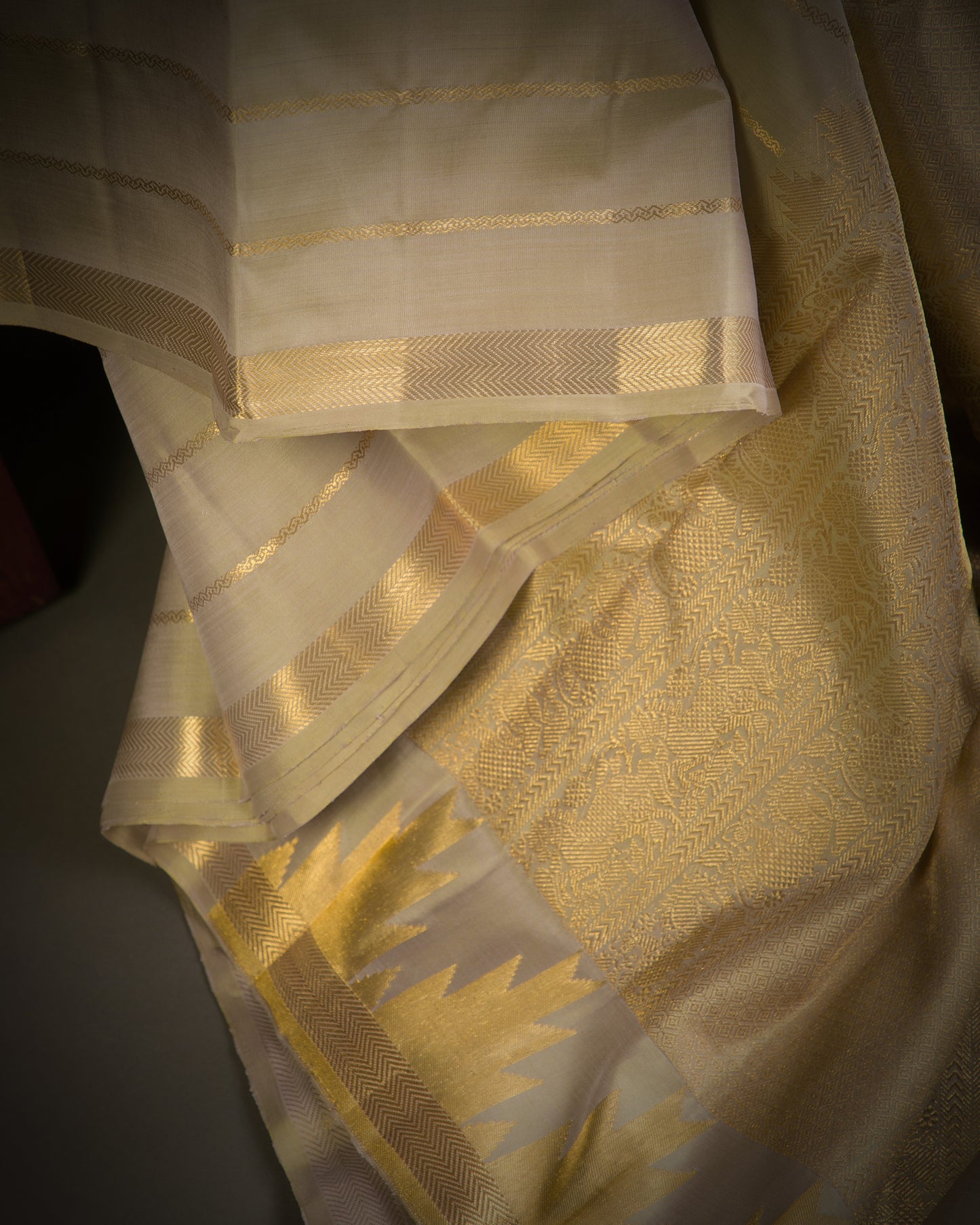 Vishitrang Ivory Gold Kanjivaram Silk Sari ML-26-003